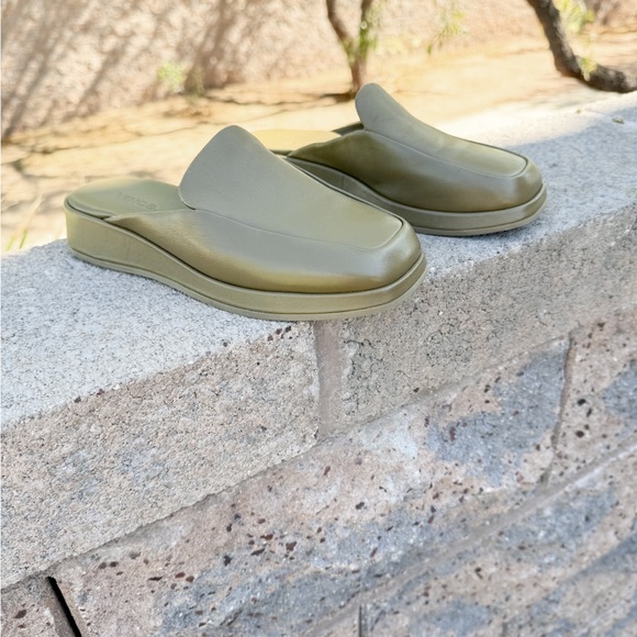 Vince Womens Leather Mules NWOB Size 5m Dust Bag Included - Picture 2 of 6